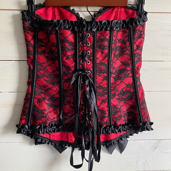 Red and black corset - Picture 2 of 4